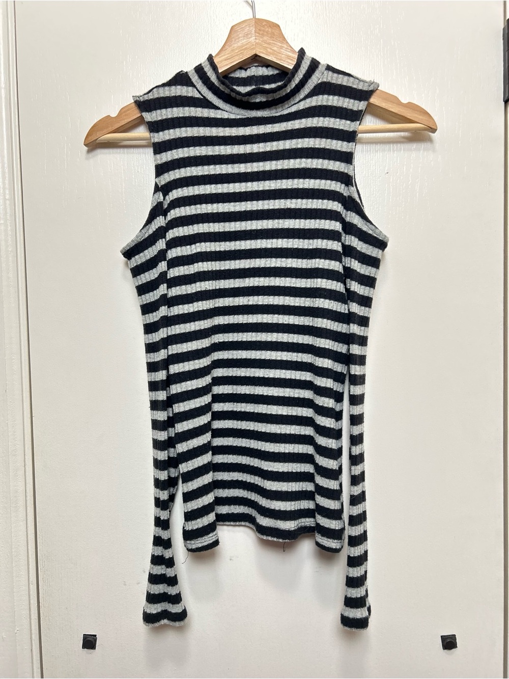 Hippie Rose Cold Shoulder Mock Neck Ribbed Striped Top XS